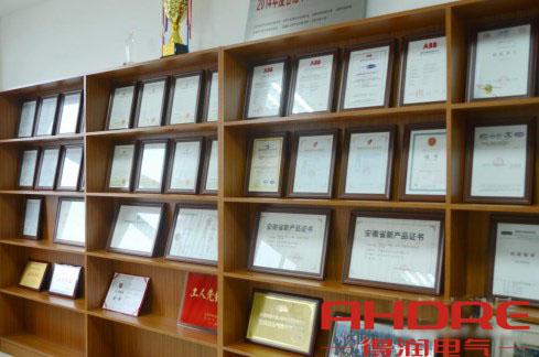 安徽得潤(rùn)電氣 高低壓開(kāi)關(guān)柜 配電柜 咨詢熱線4000551777 安徽得潤(rùn)電氣 高低壓開(kāi)關(guān)柜 配電柜 咨詢熱線4000551777