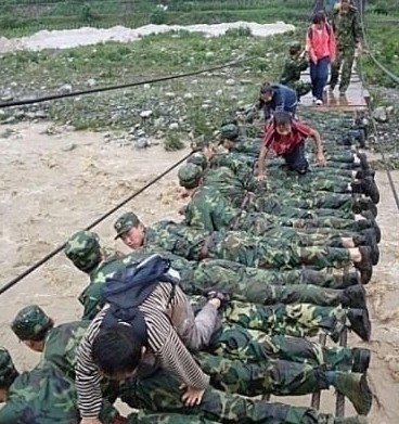 得潤電氣 專注開關(guān)柜配電箱30年 聯(lián)系電話：400-0551-777 qq：3176885416